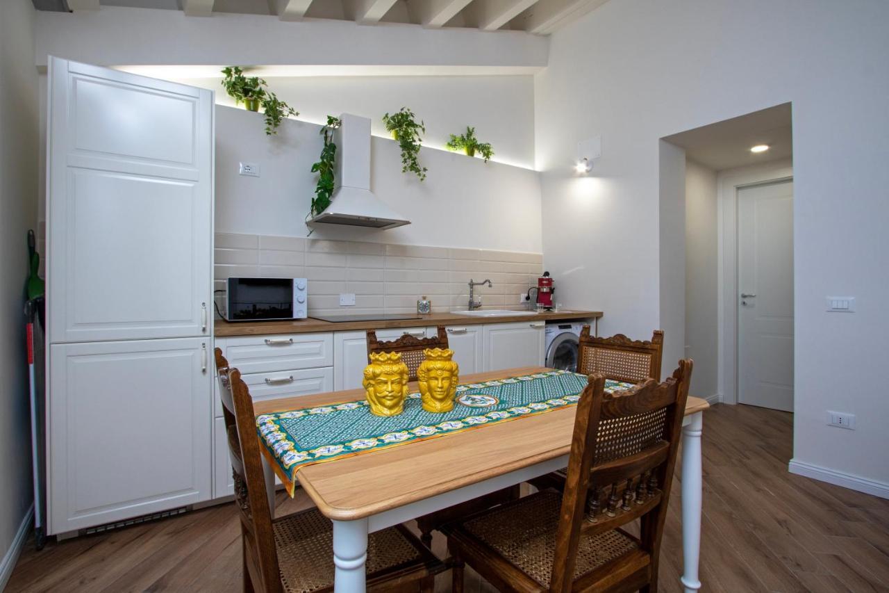 פלרמו Cortile Del Greco Apartments מראה חיצוני תמונה